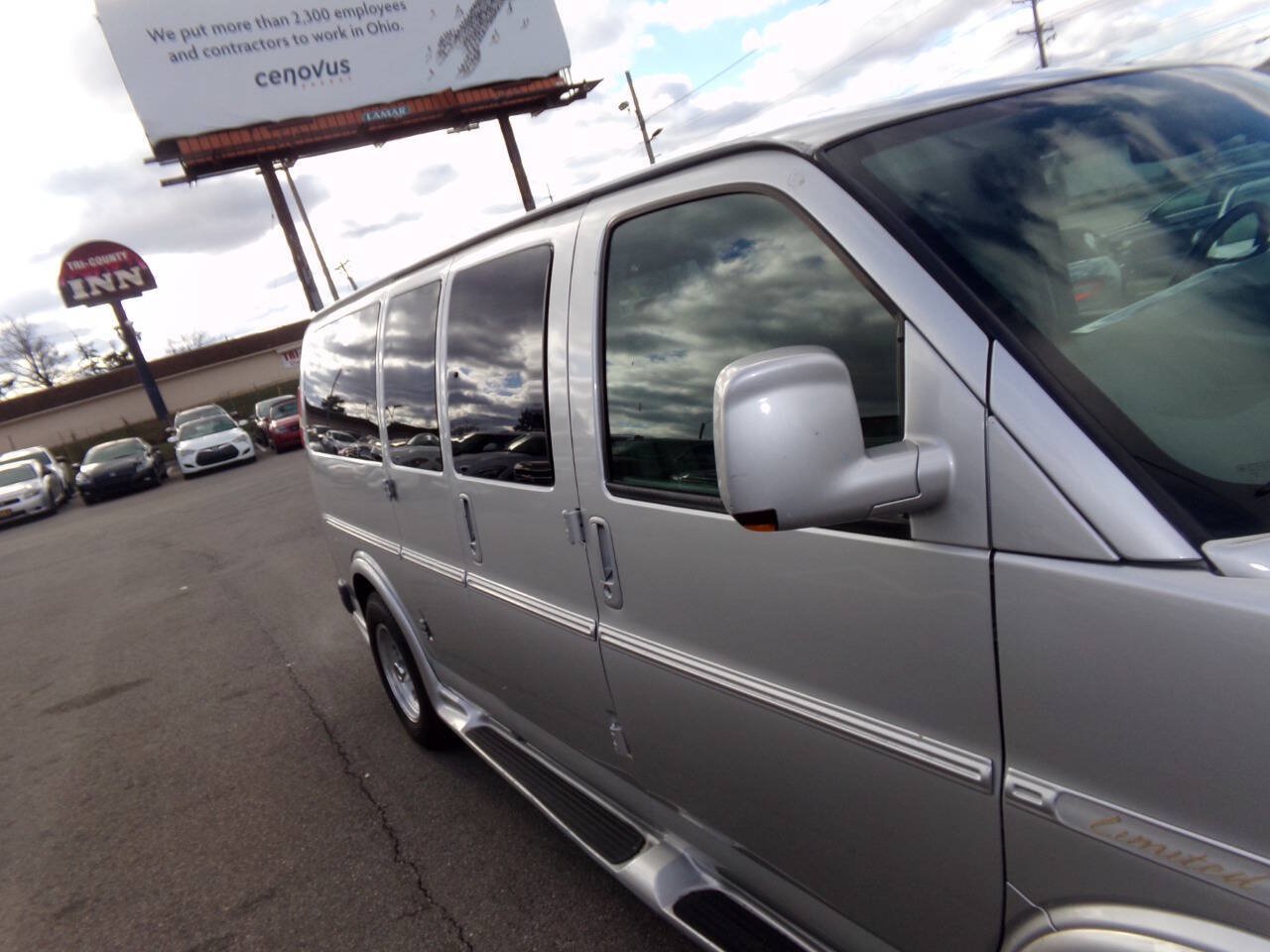 Used 2010 GMC Savana 1500 w/ Preferred Equipment Group RWD image 43