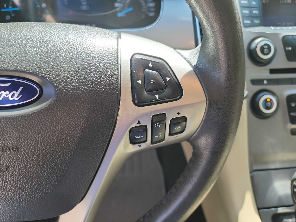 Used 2015 Ford Taurus SEL FWD image 19