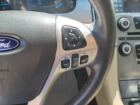 Used 2015 Ford Taurus SEL FWD image 19