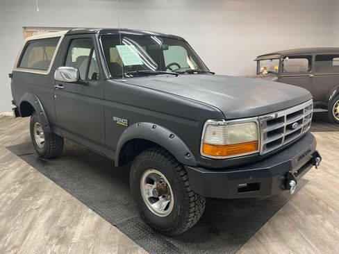 Used 1996 Ford Bronco image 3