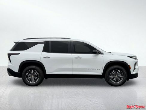 Used 2025 Chevrolet Traverse LT w/ Driver Confidence Package FWD image 8