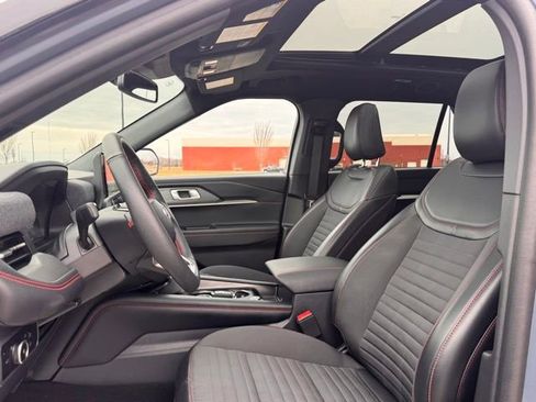Used 2025 Ford Explorer ST-Line w/ ST-Line Street Pack AWD/4WD image 7