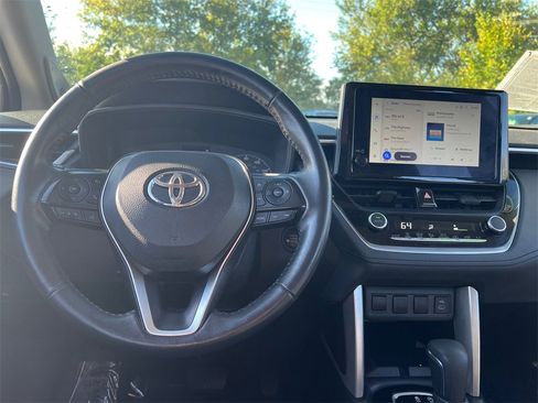 Used 2024 Toyota Corolla Cross LE image 9
