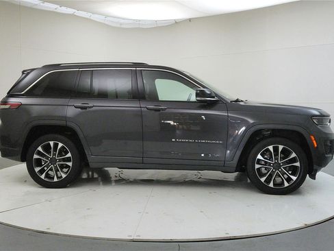 Used 2022 Jeep Grand Cherokee Overland w/ Luxury Tech Group IV image 10