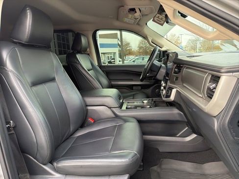 Used 2024 Ford Expedition XLT image 39