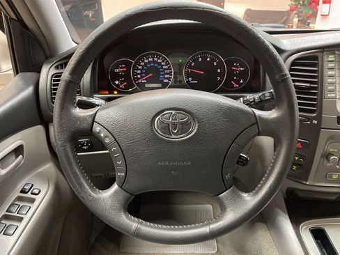 Used 2003 Toyota Land Cruiser image 19