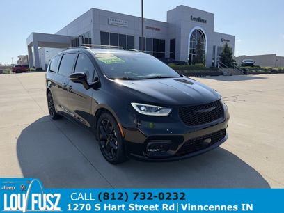 Used 2024 Chrysler Pacifica Limited w/ S Appearance Package
