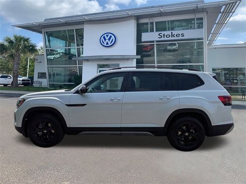 New 2026 Volkswagen Atlas Peak Edition image 7