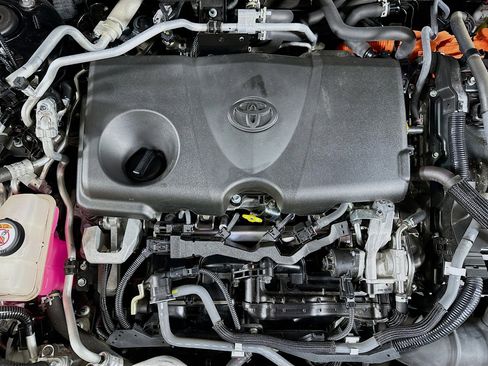 Used 2021 Toyota RAV4 SE image 33