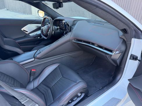 Used 2021 Chevrolet Corvette Stingray Premium Cpe w/ Z51 Performance Package image 17