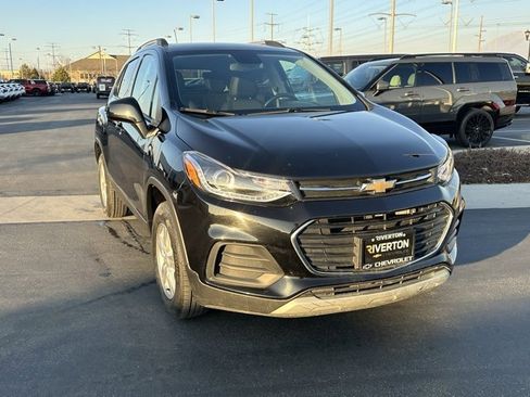 Certified 2022 Chevrolet Trax LT w/ LT Convenience Package image 32