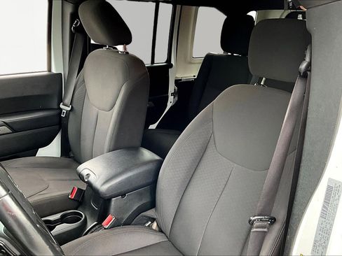 Used 2018 Jeep Wrangler Unlimited Sport S AWD/4WD image 20