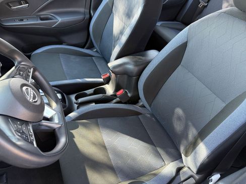 Used 2025 Nissan Versa SV image 36