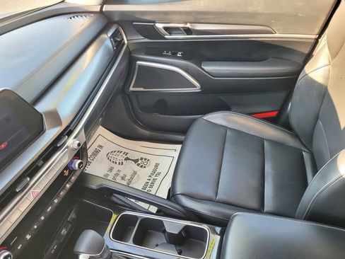 Used 2024 Kia Telluride LX image 10