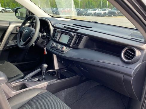Used 2018 Toyota RAV4 LE FWD image 32