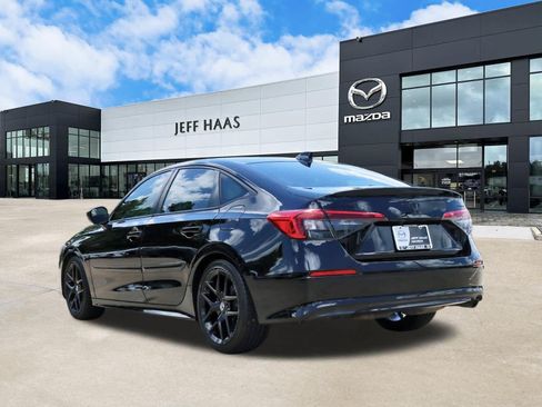 Used 2023 Honda Civic Sport image 2