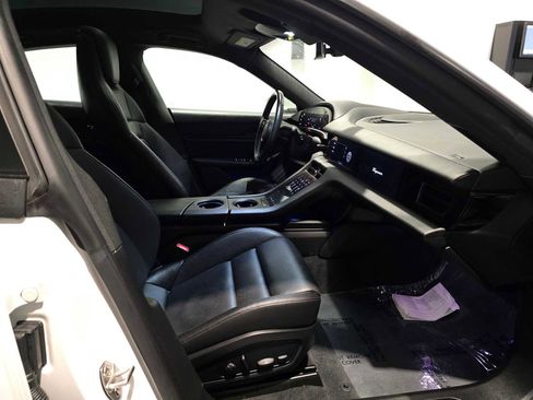 Used 2022 Porsche Taycan image 13