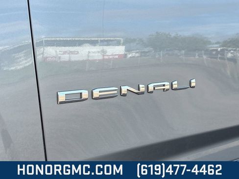 Used 2025 GMC Yukon Denali image 9