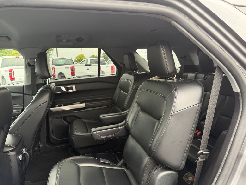 Used 2021 Ford Explorer XLT w/ Equipment Group 202A AWD/4WD image 22