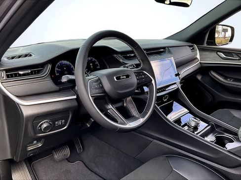 New 2026 Jeep Grand Cherokee Altitude AWD/4WD image 2