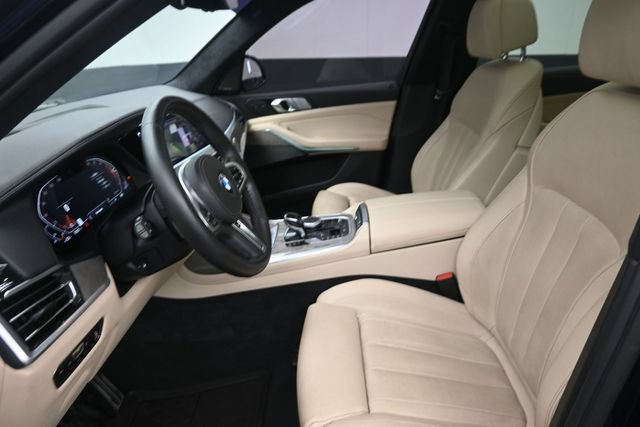 Used 2021 BMW X7 xDrive40i w/ M Sport Package AWD/4WD image 16