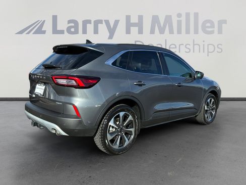 Certified 2023 Ford Escape Platinum w/ Premium Technology Package image 5