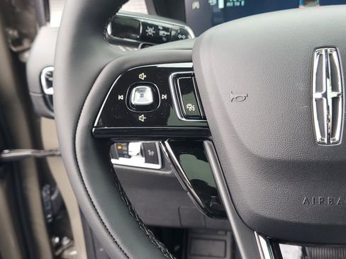 New 2026 Lincoln Corsair Premiere image 17