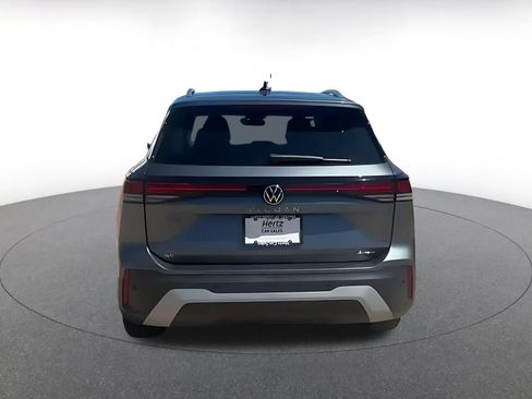 Used 2026 Volkswagen Tiguan SE AWD/4WD image 12