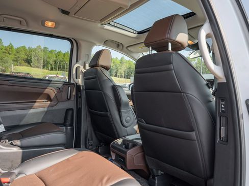 Used 2025 Honda Odyssey Elite image 18