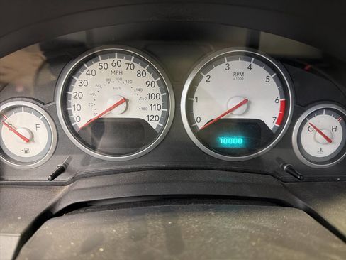 Used 2010 Dodge Grand Caravan SXT image 12