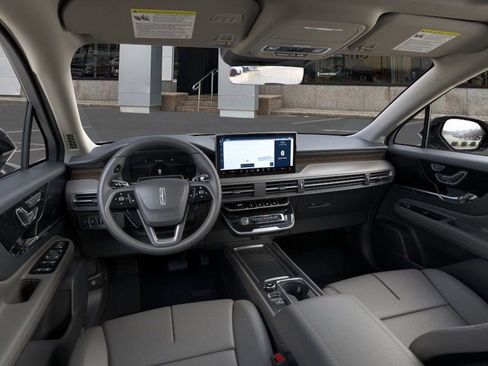 New 2025 Lincoln Corsair Reserve w/ Jet Appearance Package AWD/4WD image 9