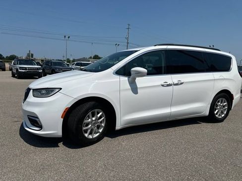 Used 2022 Chrysler Pacifica Touring-L FWD image 28