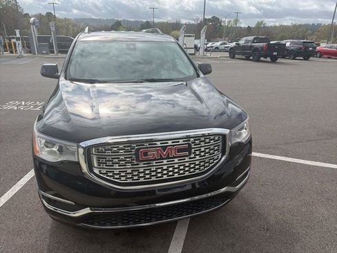 Used 2019 GMC Acadia Denali image 2
