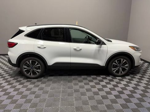 Used 2022 Ford Escape SE w/ SE Sport Appearance Package AWD/4WD image 7