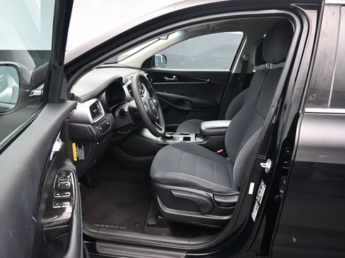 Used 2017 Kia Sorento AWD image 11
