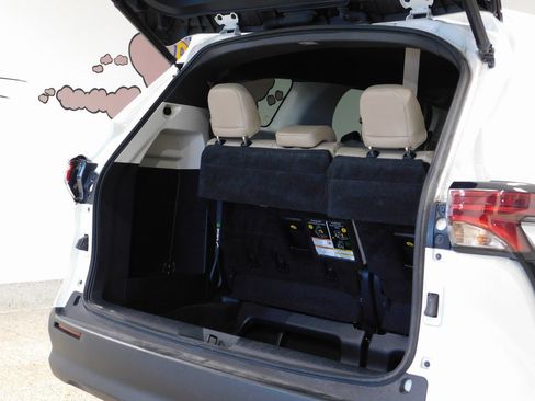 Used 2021 Toyota Sienna XLE image 79