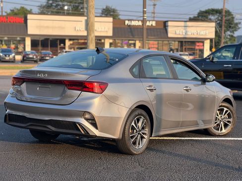 Used 2023 Kia Forte LXS w/ LXS Technology Package FWD image 4