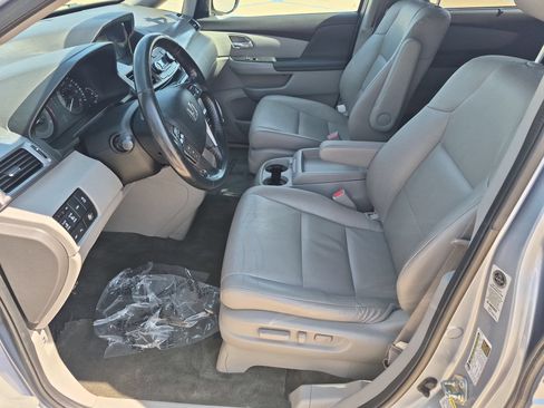 Used 2014 Honda Odyssey Touring Elite image 11