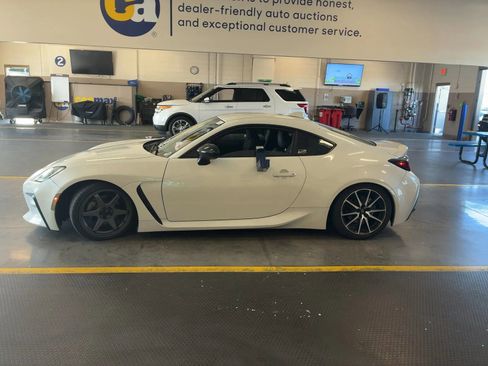 Used 2022 Toyota GR86 image 4