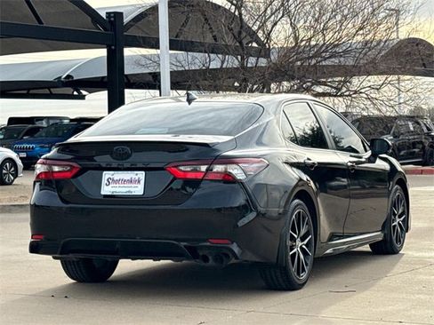 Used 2023 Toyota Camry SE image 8
