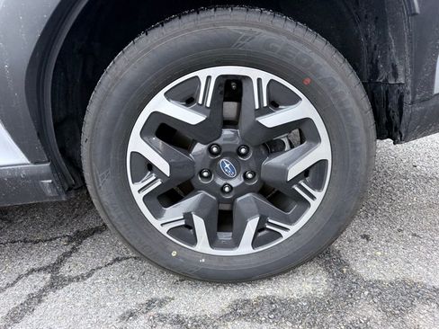 Used 2025 Subaru Forester Premium image 21
