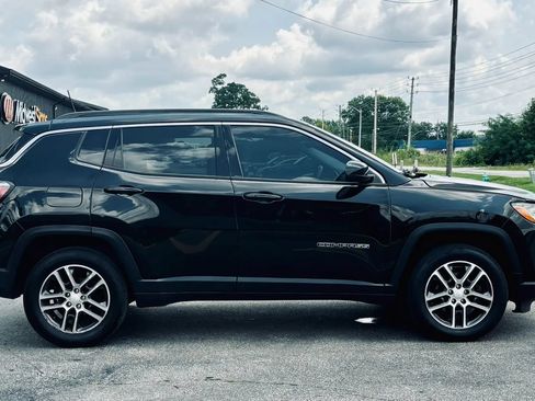 Used 2018 Jeep Compass Latitude w/ Popular Equipment Group AWD/4WD image 2
