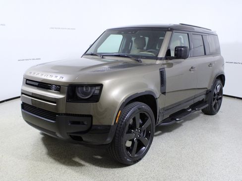 New 2026 Land Rover Defender 110 X-Dynamic SE image 4