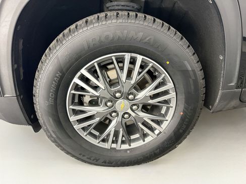 Used 2025 Chevrolet Traverse LT AWD/4WD image 37