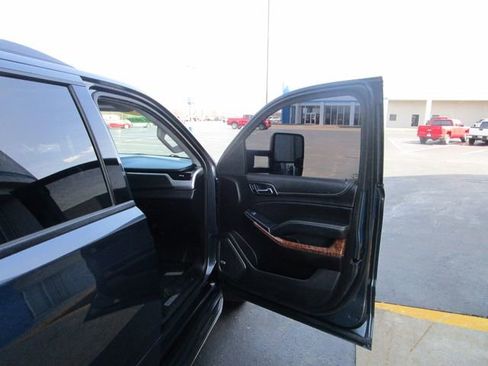 Used 2020 Chevrolet Suburban Premier image 34