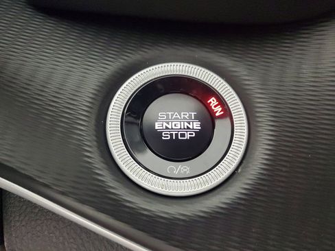 Used 2025 Jeep Grand Cherokee Laredo X image 20