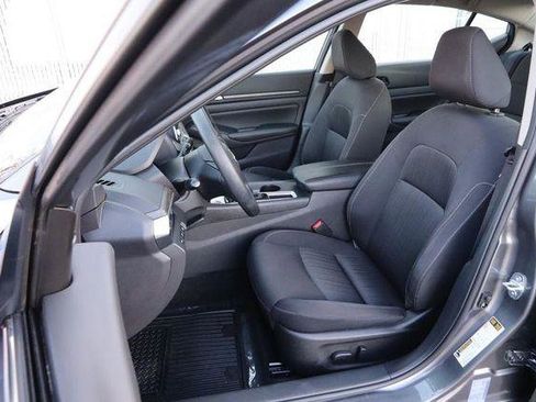 Used 2025 Nissan Altima 2.5 SV FWD image 8