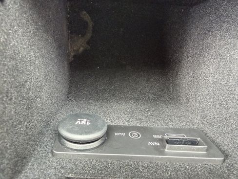 Used 2018 Jaguar XE RWD image 36