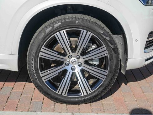 Used 2025 Volvo XC90 T8 Ultra w/ Protection Package Premier AWD/4WD image 12
