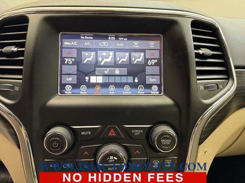 Used 2021 Jeep Grand Cherokee Laredo AWD/4WD image 33